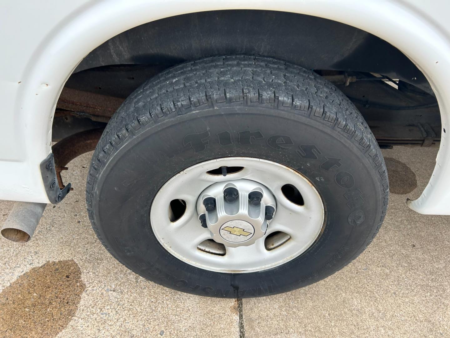 2011 White /Gray Chevrolet Express 2500 Cargo (1GCWGFCB9B1) with an 3.6L V6 DOHC 16V engine, 4-Speed Automatic transmission, located at 17760 Hwy 62, Morris, OK, 74445, (918) 733-4887, 35.609104, -95.877060 - Photo#25